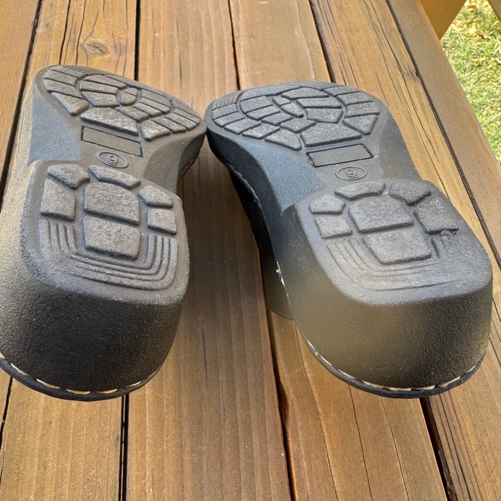 Cherokee Black Leather Clogs - Picture 7 of 10